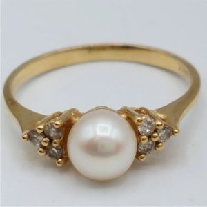 Solid 14K Gold Gen. 0.05ctw-Diamond 1/4”-Pearl Ring. Size:4.5. Weighs:1.6g.